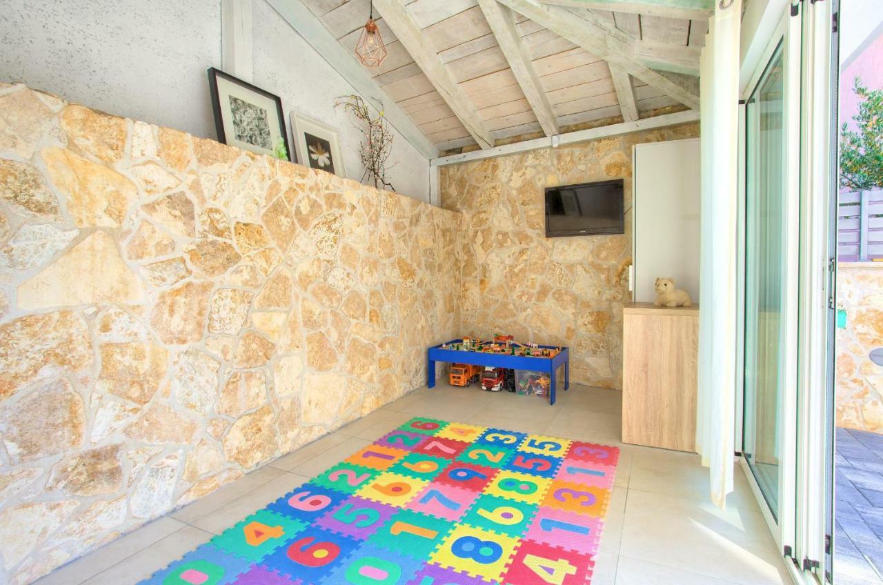 Villa Vale Kornic Luaran gambar